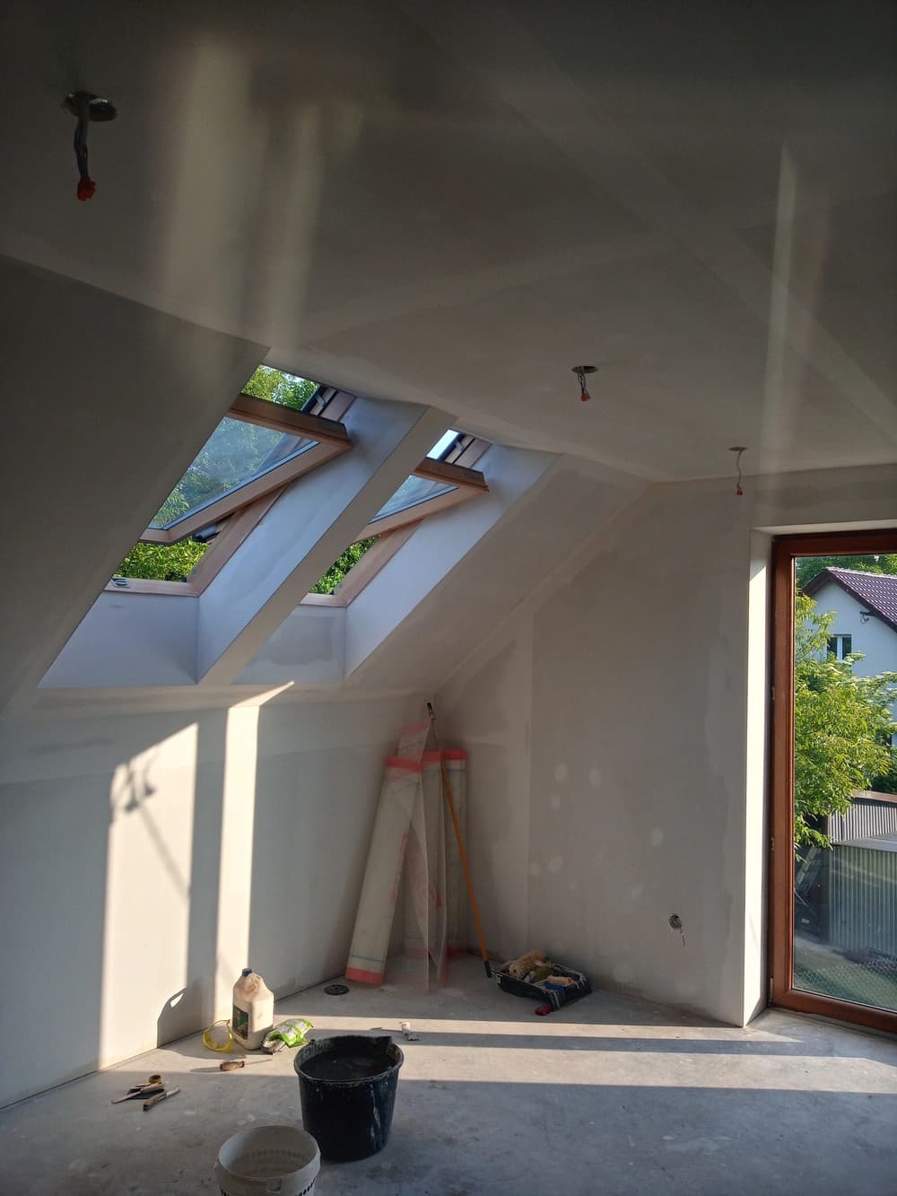 pokój na poddaszu w trakcie remontu